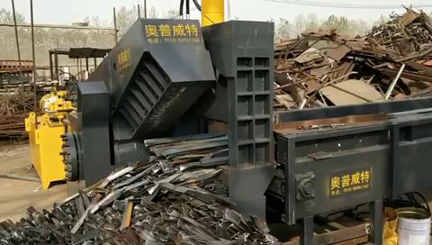 鳄鱼剪切机适用于金属收回公司、废钢厂、训练铸造企业对各种形状的型钢及各种金属结构进行冷态剪切。。。